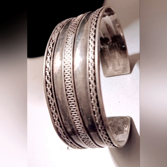 Vintage Native Navajo Sterling Silver 9.25 Cuff Design Pattern Bracelet. - Picture 5 of 7